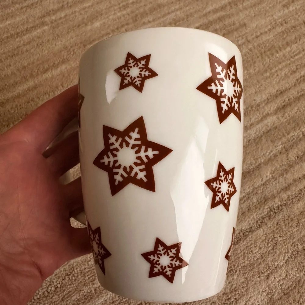 Set of 2 Crate & Barrel GINGERBREAD MAN Skating Snowflakes Coffee Cup Mug 4 1/2